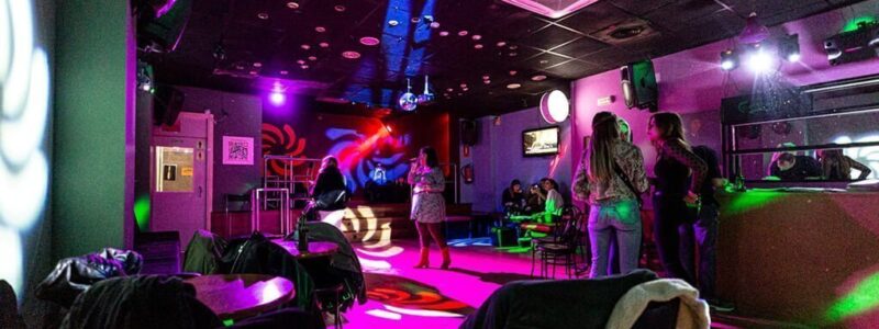 Karaoke en Valencia para grupos y despedidas de soltera